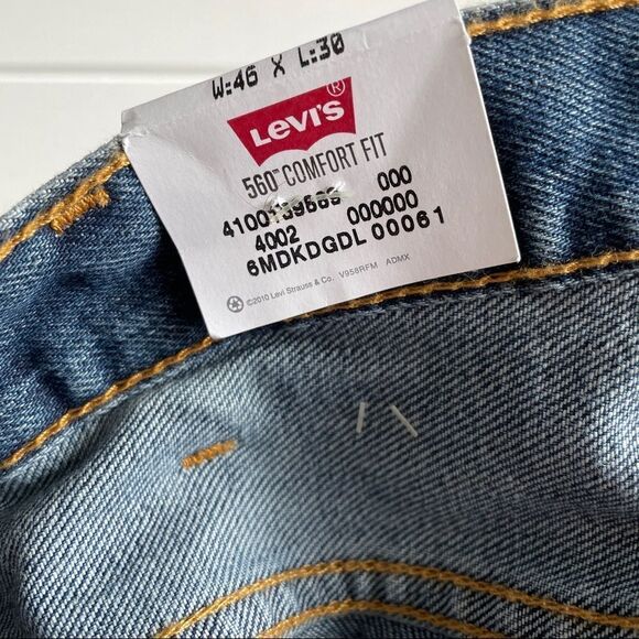 New With Tags Levi’s 560 46 x 30 Comfort Fit Tapered Leg Medium Wash Jeans - Picture 5 of 11